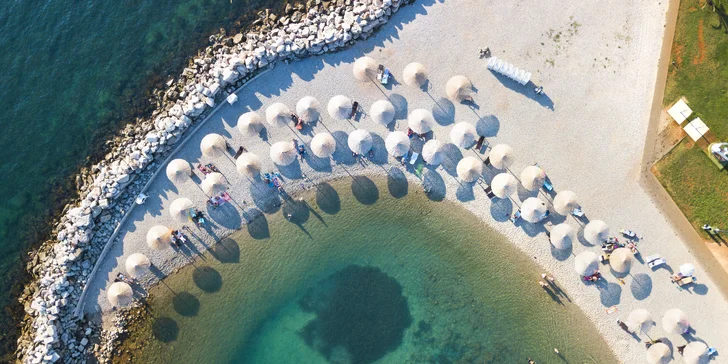 Relax na Istrii: hotel pri pláži s infinity bazénom, raňajky alebo polpenzia, dieťa zdarma