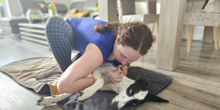 Masáž psíka pomocou Dornovej metódy