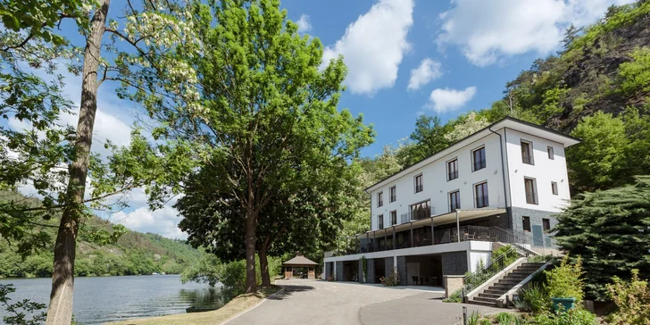 Pobyt na brehu Vltavy: hotelové izby s raňajkami alebo polpenziou, alebo hausbót na vode