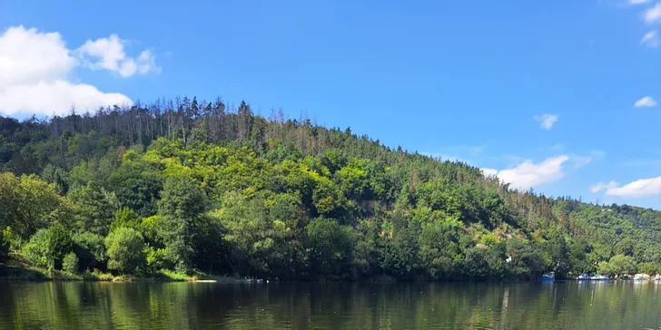 Pobyt na brehu Vltavy: hotelové izby s raňajkami alebo polpenziou, alebo hausbót na vode