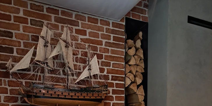 Pobyt na brehu Vltavy: hotelové izby s raňajkami alebo polpenziou, alebo hausbót na vode