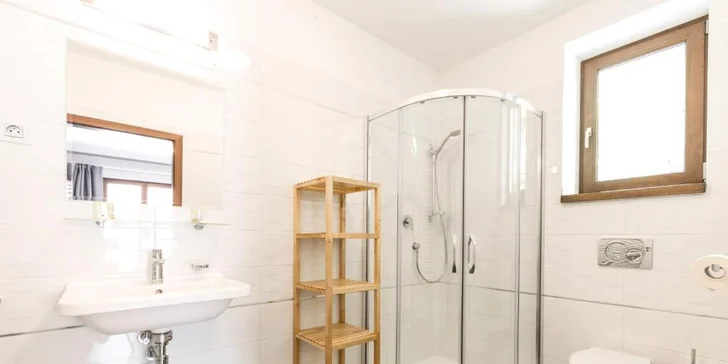 Pobyt na brehu Vltavy: hotelové izby s raňajkami alebo polpenziou, alebo hausbót na vode