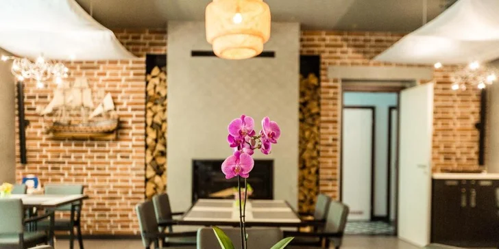 Pobyt na brehu Vltavy: hotelové izby s raňajkami alebo polpenziou, alebo hausbót na vode