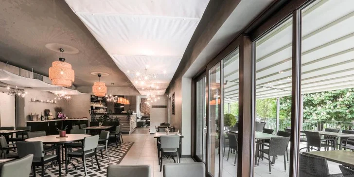 Pobyt na brehu Vltavy: hotelové izby s raňajkami alebo polpenziou, alebo hausbót na vode