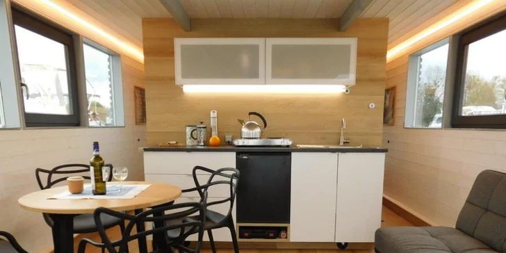 Pobyt na brehu Vltavy: hotelové izby s raňajkami alebo polpenziou, alebo hausbót na vode