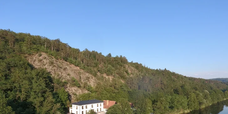 Pobyt na brehu Vltavy: hotelové izby s raňajkami alebo polpenziou, alebo hausbót na vode