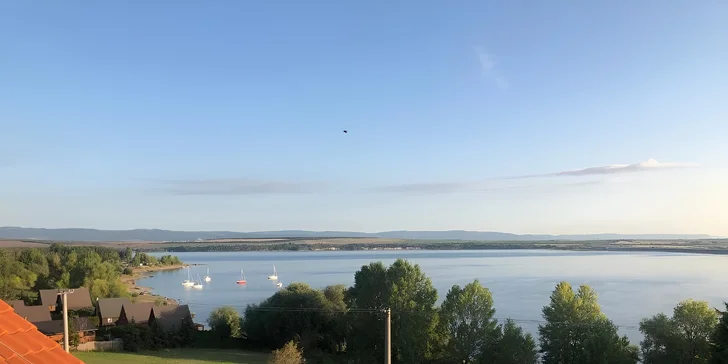 Pobyt pri Nechranickej priehrade: penzión s raňajkami, možnosť súkromnej degustácie vín