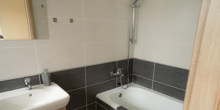 Pobyt pri Nechranickej priehrade: penzión s raňajkami, možnosť súkromnej degustácie vín