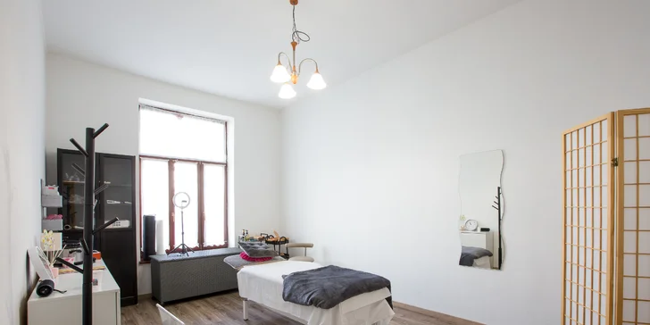 Klasická, relaxačná alebo bukálna masáž, bankovanie, maderoterapia aj lávové kamene