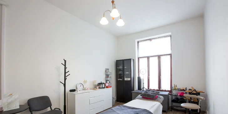 Klasická, relaxačná alebo bukálna masáž, bankovanie, maderoterapia aj lávové kamene