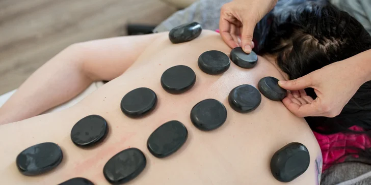 Klasická, relaxačná alebo bukálna masáž, bankovanie, maderoterapia aj lávové kamene
