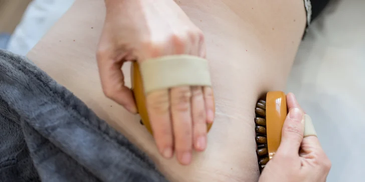 Klasická, relaxačná alebo bukálna masáž, bankovanie, maderoterapia aj lávové kamene