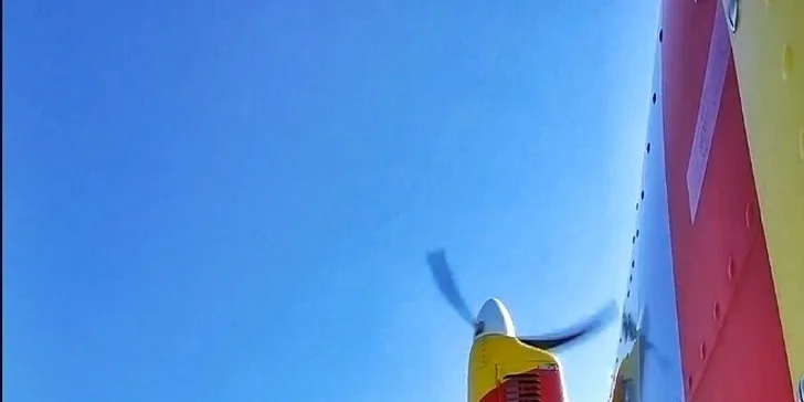 Tanec v oblakoch plný adrenalínu: akrobatický let lietadlom Zlín Z-142