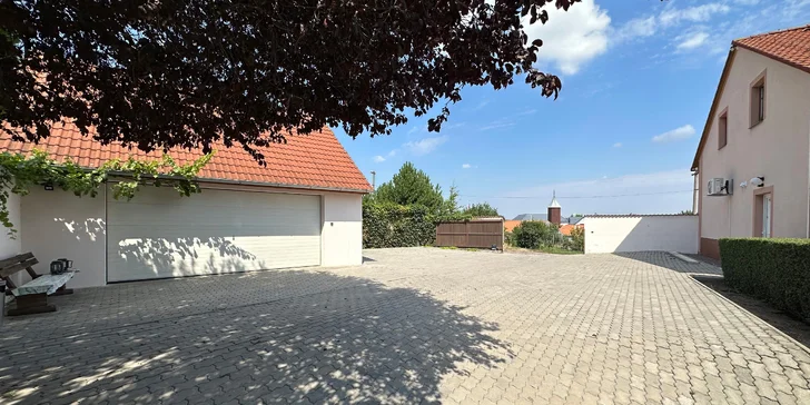 Pobyt v Znojme: strava, karta výhod, zľavy na zážitky, fľaša vína aj romantický balíček