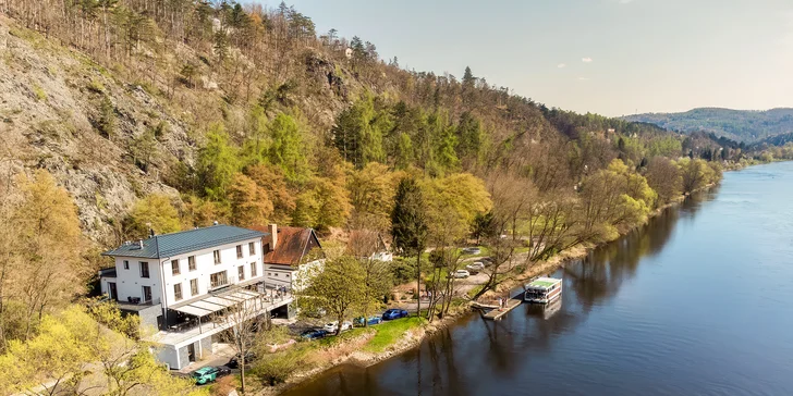 Pobyt na brehu Vltavy: hotelové izby s raňajkami alebo polpenziou, alebo hausbót na vode