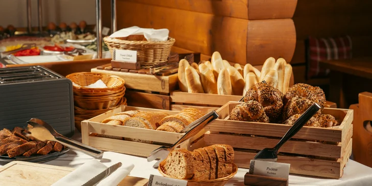 Horský hotel v Jasnej plný podmanivých výhľadov na brehu Vrbického plesa s wellness a stravou