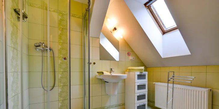 Dovolenka s výhľadom na Loket: rodinný penzión s raňajkami a vstupom do wellness