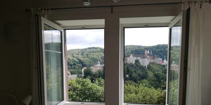 Dovolenka s výhľadom na Loket: rodinný penzión s raňajkami a vstupom do wellness