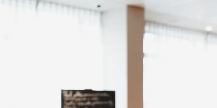 Nedeľný brunch pre dieťa či dospelého: šalátový bar, teplé pokrmy, polievky, dezert aj nápoje