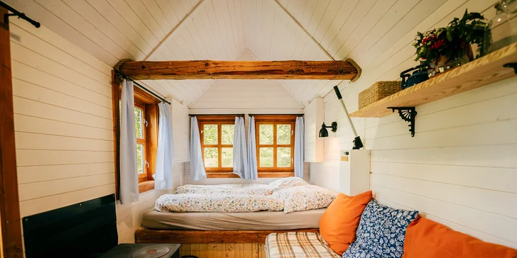 Relax a romantika v malebnom Pošumaví: chalúpka s odklápacou strechou pri lese a rybníku
