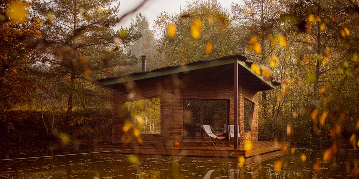Netradičné ubytovanie v južných Čechách: domčeky na vodnej hladine, oddych aj rybolov