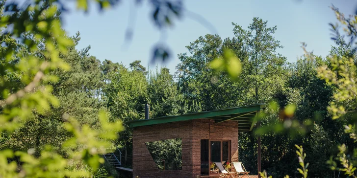 Netradičné ubytovanie v južných Čechách: domčeky na vodnej hladine, oddych aj rybolov