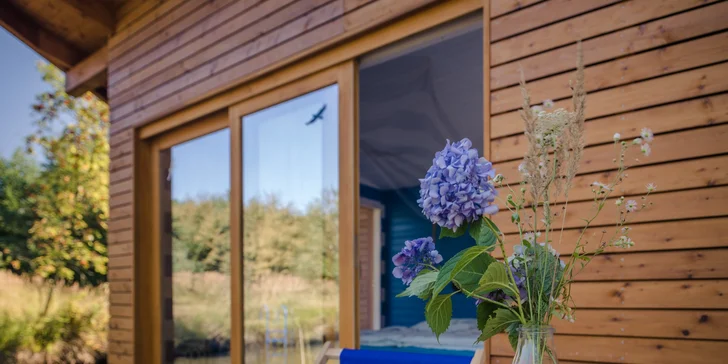 Netradičné ubytovanie v južných Čechách: domčeky na vodnej hladine, oddych aj rybolov