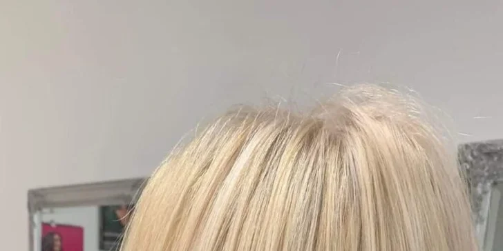 Ošetrujúci strih vyhrievanými nožnicami The Carecut s regeneračnou kúrou v salóne Moni