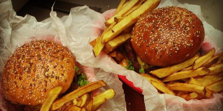 American Burger menu s hranolkami a nápojom