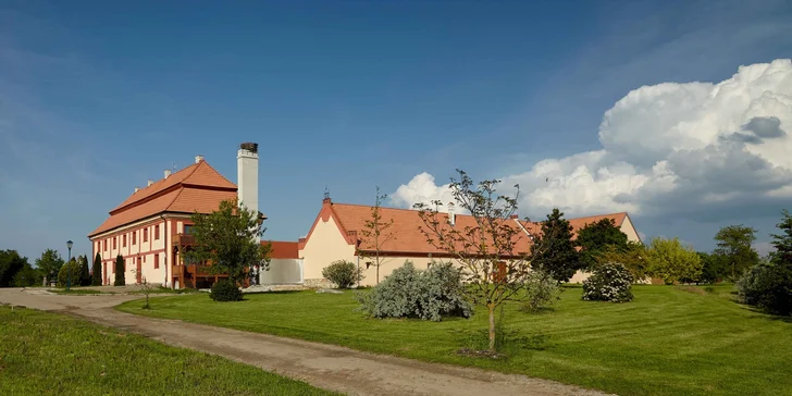 Safari v južných Čechách pre dvoch aj rodinu: raňajky, zvieratá a jazda offroadom