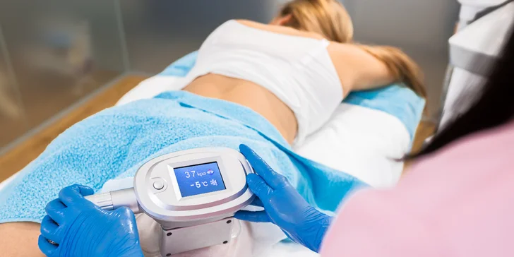 Tvarovanie postavy pomocou kryolipolýzy a EMS