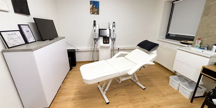 Tvarovanie postavy pomocou kryolipolýzy a EMS