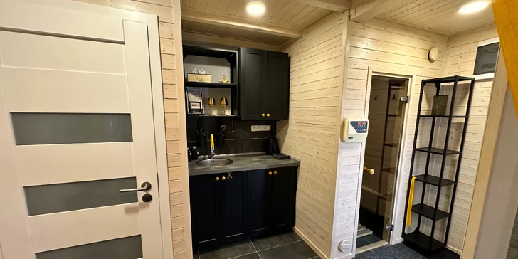 Oddych vo wellness domčeku s privátnou vírivkou a fínskou saunou pod Jizerami