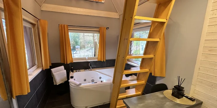 Oddych vo wellness domčeku s privátnou vírivkou a fínskou saunou pod Jizerami