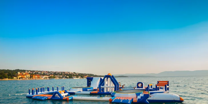 Dovolenka na chorvátskom Krku: 3* hotel pri pláži, raňajky aj polpenzia plus, animácie