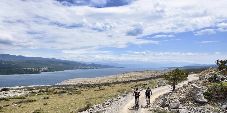 Dovolenka na ostrove Krk: 3* hotel kúsok od pláže, strava aj 2 deti do 9,99 rokov zdarma