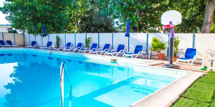 Jadranská riviéra pri Rimini: 3* hotel blízko pláže, plná penzia alebo polpenzia, vonkajší bazén