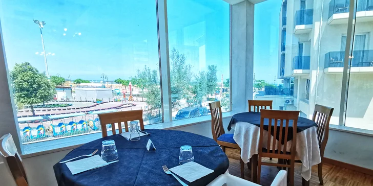 Jadranská riviéra pri Rimini: 3* hotel blízko pláže, plná penzia alebo polpenzia, vonkajší bazén