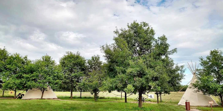 Pobyt v indiánskej dedinke pre 2–4 osoby: nocľah v teepee, raňajky a Offroad Safari jazda