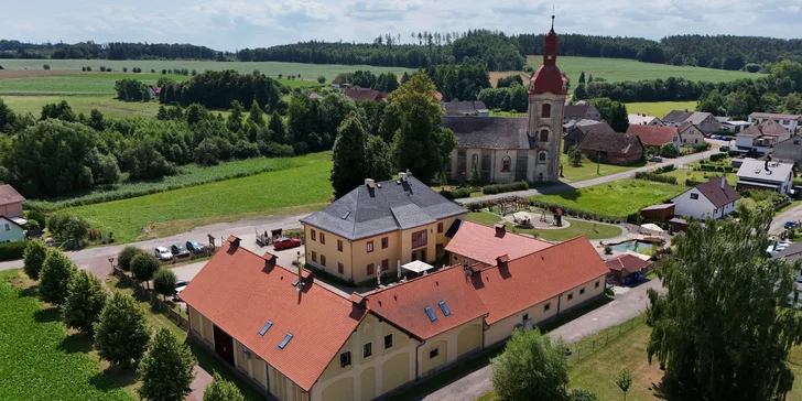 Romantický pobyt v Dubenci: bývalá fara s raňajkami a vírivkou