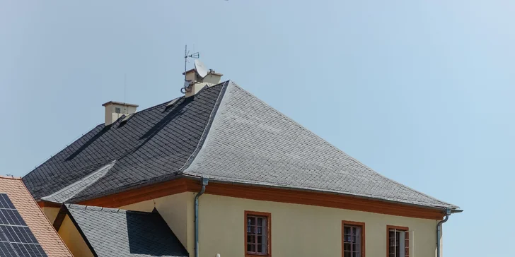 Romantický pobyt v Dubenci: bývalá fara s raňajkami a vírivkou