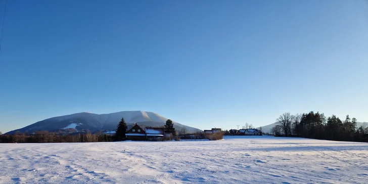 Zrekonštruovaná chalupa vo Frýdlante nad Ostravicí: priamo pri rieke, vlastná sauna, vírivka a záhrada, 9 km od Lysé hory