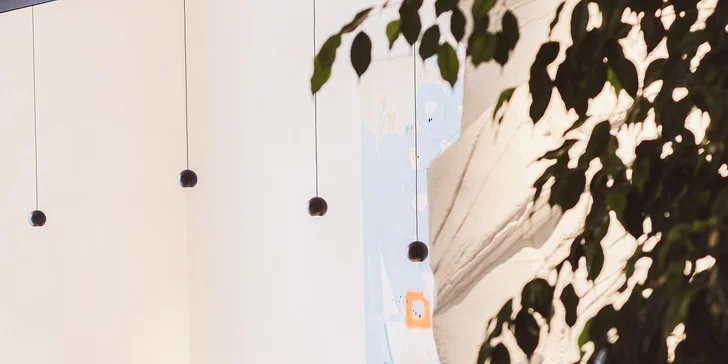 Kačka pečená na drevenom uhlí s lokšami a kapustou