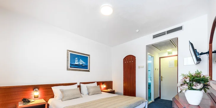 Dubrovník: hotel s bazénom a polpenziou, lokalita hneď pri pláži