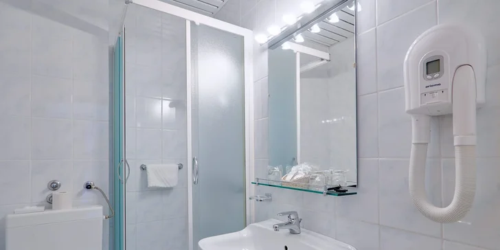 Dubrovník: hotel s bazénom a polpenziou, lokalita hneď pri pláži