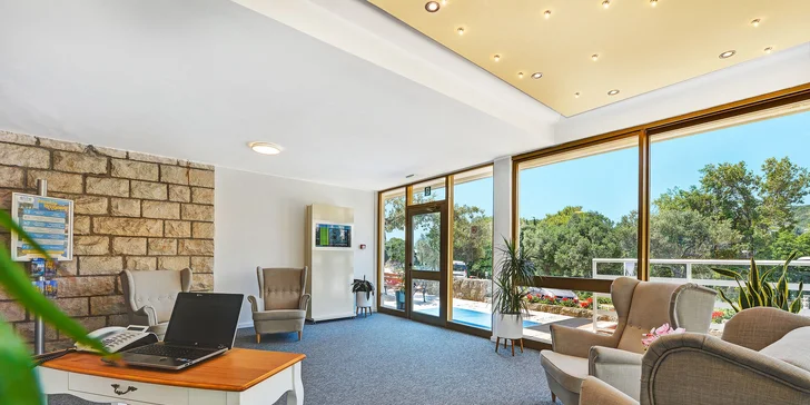 Dubrovník: hotel s bazénom a polpenziou, lokalita hneď pri pláži