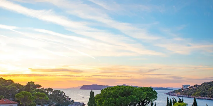 Dubrovník: hotel s bazénom a polpenziou, lokalita hneď pri pláži