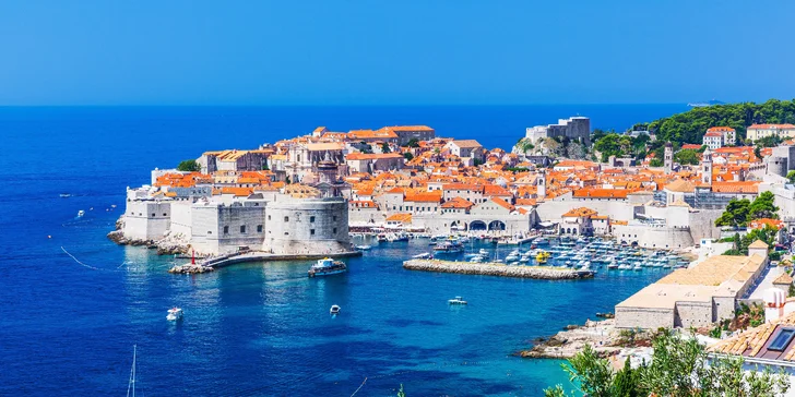 Dubrovník: hotel s bazénom a polpenziou, lokalita hneď pri pláži