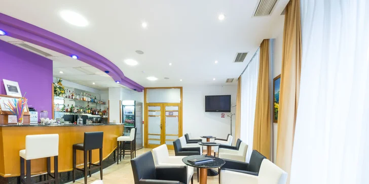 Dubrovník: hotel s bazénom a polpenziou, lokalita hneď pri pláži