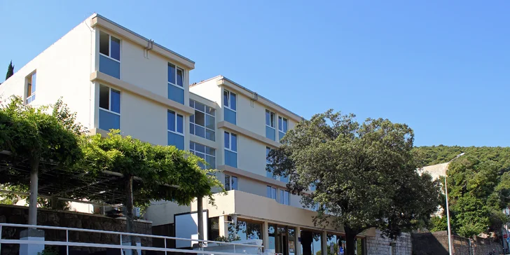 Dubrovník: hotel s bazénom a polpenziou, lokalita hneď pri pláži